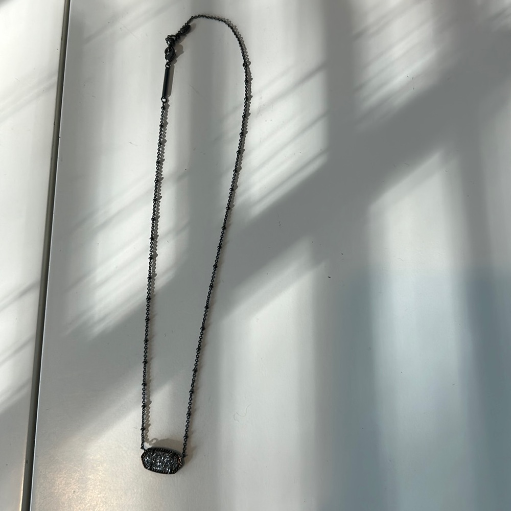 Kendra Scott necklace
